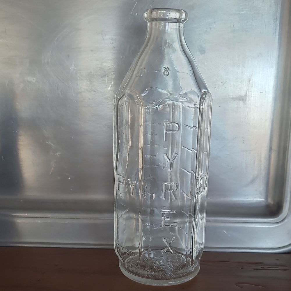 1940s Pyrex 8-oz. Glass Baby Nursing Bottle